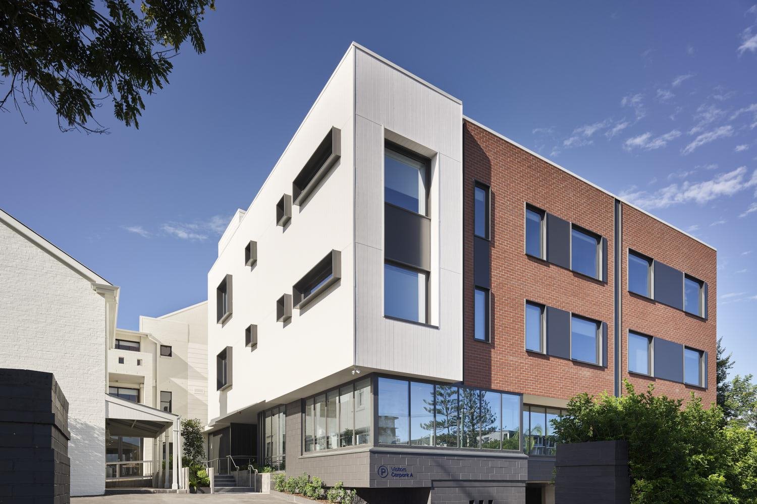 Bryden Street entrance of Avive Clinic Brisbane